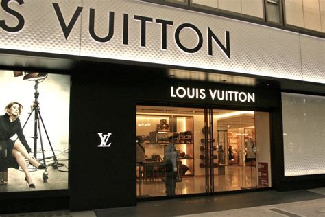 negozi louis vuitton salerno|louis vuitton roma etoile.